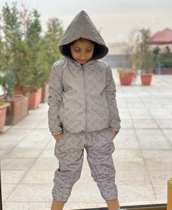 کاپشن کلاهدار بچگانه با پارچه شمعی ضدآب