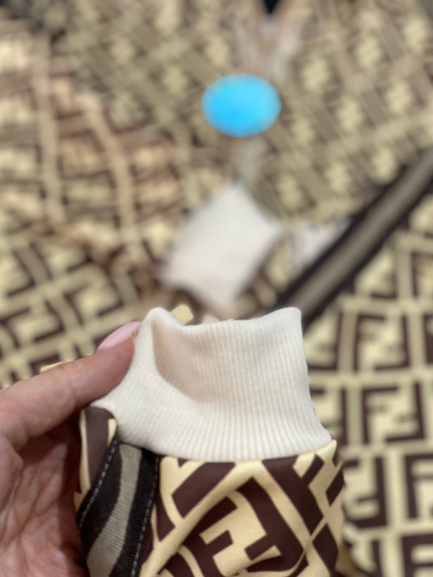 کشبافت سرآستین ست سویشرت و شلوار بچگانه طرح Fendi با دوخت باکیفیت و مقاوم | آرونا مزون